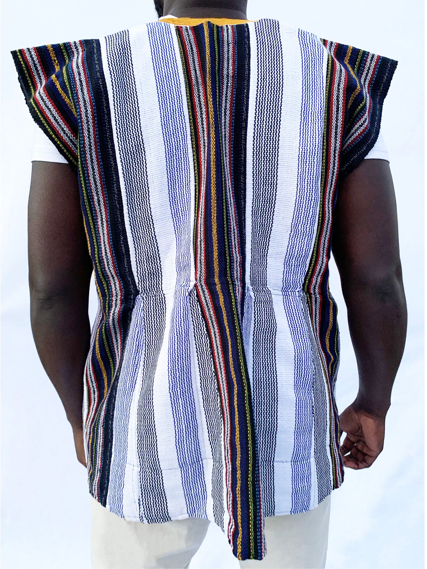 Blouse unisexe tissée à la main - Détail du cou brodé ocre #SMK705